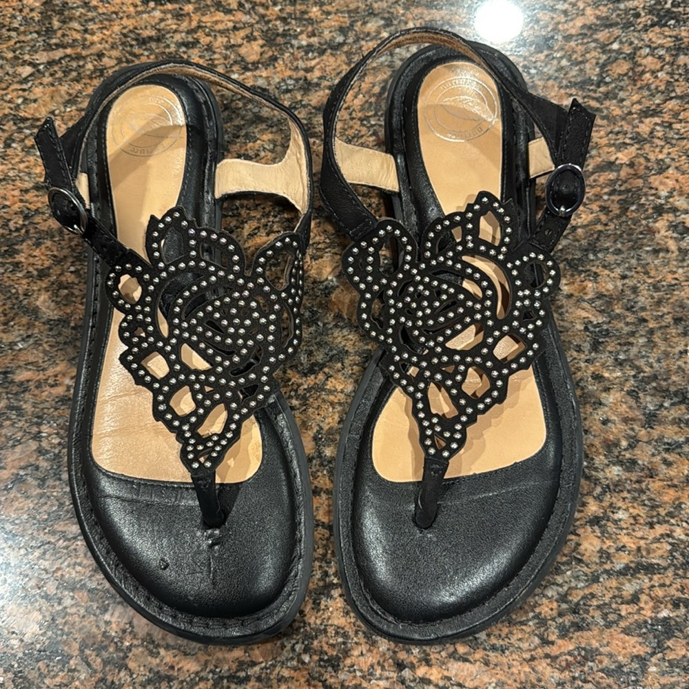 Nurture “Serenity” Black Sandals with Silver Detailing. Sz 8